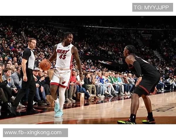 米切尔遭遇包夹表现起伏13投仅4中却收获准三双与6次失误