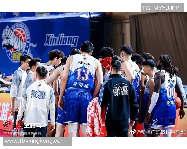 外援双子星联手发威引领球队逆转胜利全场观众欢呼不已