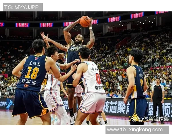 波蒂斯表现稳健半场8投5中贡献12分6篮板正负值2助球队稳定局面